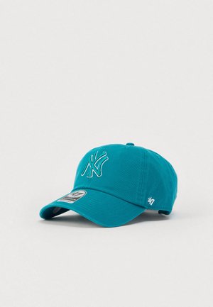 Turquoise baseballpet gemaakt van katoen, met een geborduurd logo aan de voorkant en een gebogen klep. Inclusief een merketiket aan de zijkant.