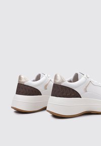 Geox D SPHERICA ECUB-3 D - Zapatillas - white