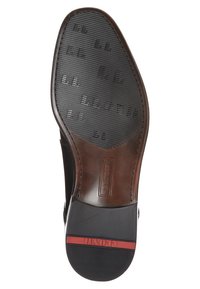 Suola di scarpa in pelle nera con gomma texturizzata, dotata di un accento marrone scuro, marchio in rilievo e una striscia rossa vicino al tallone.