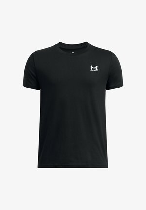 Sort Under Armour T-shirt med korte ærmer og rund halsudskæring, med lille hvidt logo på venstre bryst og midt på halsudskæringen.