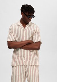 Selected Homme SLHRELAX SAL  RESORT - Camicia - egret