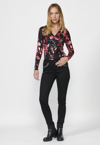 Koroshi Tops ar garām piedurknēm - black