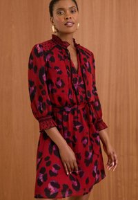 Love & Roses REGULAR FIT 3/4 SLEEVE  - Dnevna obleka - red animal