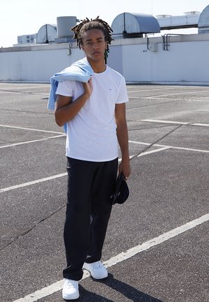 SLIM JASPE C NECK - Jednoduché tričko - white