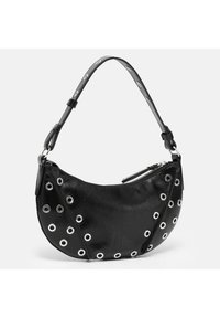 Borsa a mano in pelle nera con forma curva, caratterizzata da dettagli in metallo argentato e chiusura con zip. Include una tracolla regolabile.