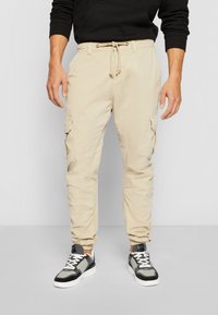 Urban Classics CARGO JOGGING PANTS - Oldalzsebes nadrágok - sand