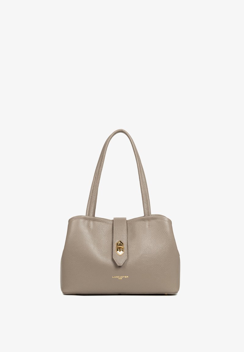 Borsa a mano in pelle grigia con texture a ciottoli, dotata di due manici, chiusura magnetica e dettagli in hardware dorato. Presenta una silhouette strutturata e un logo sulla parte inferiore.