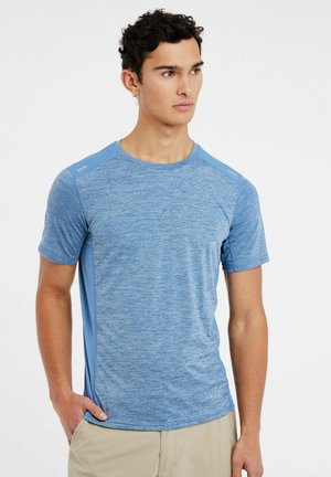 Maglietta atletica blu a maniche corte con una texture melange, pannelli laterali tonali e accenti riflettenti minimi sulle spalle.