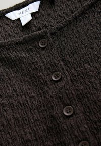 Unselected, chocolate brown