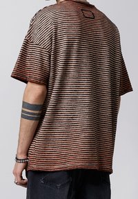 Tigha T-shirt med print - mottled black