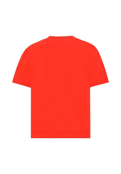T-shirt en coton rouge avec un col rond et des manches courtes, présentant un design uni et une coupe régulière pour un look décontracté.