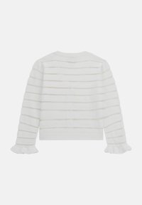 Weißer Strickpullover mit horizontalen Streifen, ausgestellten Ärmeln mit Rüschensäumen und einem gerippten Saum. Weicher Stoff, gekürztes Design.