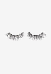 Ciglia finte nere con fili sottili e leggeri. Forma curva con un design sovrapposto e discreto che crea volume e lunghezza.