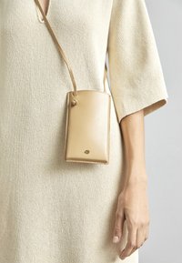 AYA PHONE - Phone case - sand