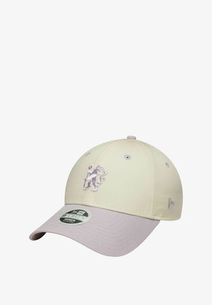 Cremefarbene Baseballmütze mit einem helllila Schild, ausgestattet mit einem gestickten Löwenlogo auf der Vorderseite und einem gebogenen Schirm. New Era-Branding an der Seite.