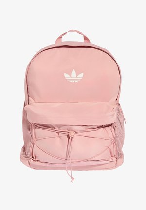 Vaaleanpunainen reppu, jossa edessä vetoketjutasku, joustava nyörityksitys, verkkotaskut sivuilla, yläkahva ja valkoinen Adidas-trefoil-logo pääosastossa.