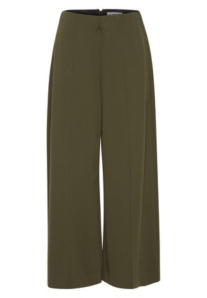 Pantalons larges fabriqués dans un tissu vert olive uni. Présentent une taille haute avec une fermeture éclair au dos et des lignes épurées et structurées.