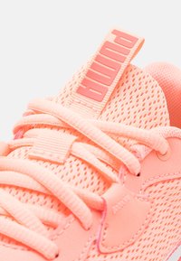 Puma Scarpe da corsa su strada - coral