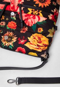 Desigual Axelremsväska - black