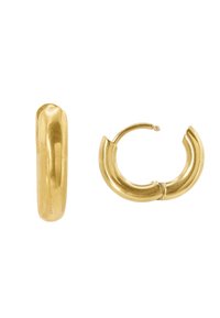 Orecchini a cerchio in oro con una finitura liscia. Un orecchino è una banda spessa; l'altro ha un design elegante e aperto con un perno.