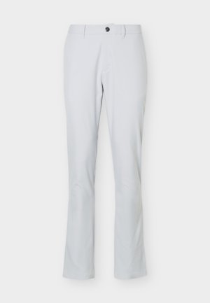 Světlé šedé kalhoty s rovnými nohavicemi, poutky na opasek, předním zapínáním na knoflíky a zip, zobrazené na bílém pozadí.