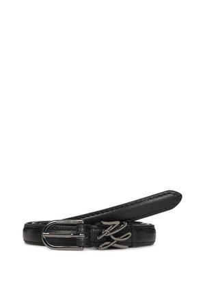 Cintura in pelle nera con un design elegante, fibbia in tono argento e un motivo distintivo in rilievo lungo la cinghia per un tocco di dettaglio in più.