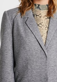 Vero Moda Cappotto corto - mottled light grey
