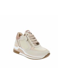 Sneaker in pelle beige con tomaia texturizzata, perforazioni, chiusura con lacci, zip laterale e suola bianca imbottita con dettagli marroni.