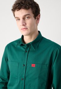 HUGO EGRIN - Chemise classique - dark green