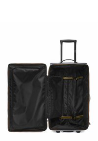 Valigia nera con ruote e manico estensibile, aperta per rivelare un ampio interno con tasche e cinghie gialle per l'organizzazione.