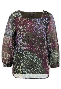 Blouse noire avec un décolleté carré, des manches longues translucides et un motif floral aux tons violets, bleus et verts sur un fond sombre.
