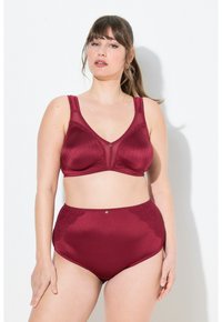 Bordeauxfarbenes geripptes Bra mit durchsichtigen Mesh-Einsätzen und Spitzenakzenten; hochgeschnittene passende Unterhose mit Spitzenrand und dekorativen Knopfdetails.
