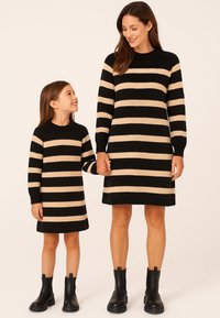 DANAMADE ZELDA - Strickkleid - black