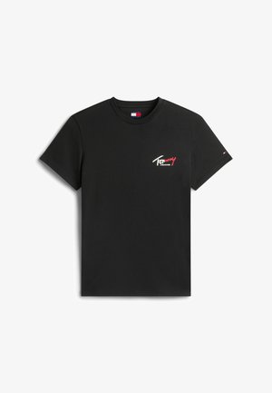 Juoda trumpomis rankovėmis marškinėliai su apvalia apykakle, kairėje krūtinės pusėje mažas baltos ir raudonos spalvos „Tommy Jeans“ logotipas, o kairėje rankovėje mažas vėliavos emblemą.