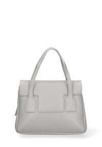 Borsa a tracolla in pelle grigia con design strutturato, doppio manico superiore e pannello frontale piatto. Presenta cuciture sottili e una finitura texturizzata.