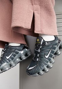 SHOX UNISEX - Tossud - black/metalic silver/anthracite/high voltage