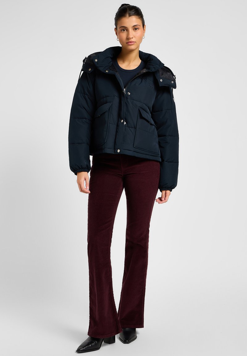 Lee Broek donkerrood