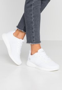Skechers Wide Fit BOBS SQUAD  - Sportcipő - white