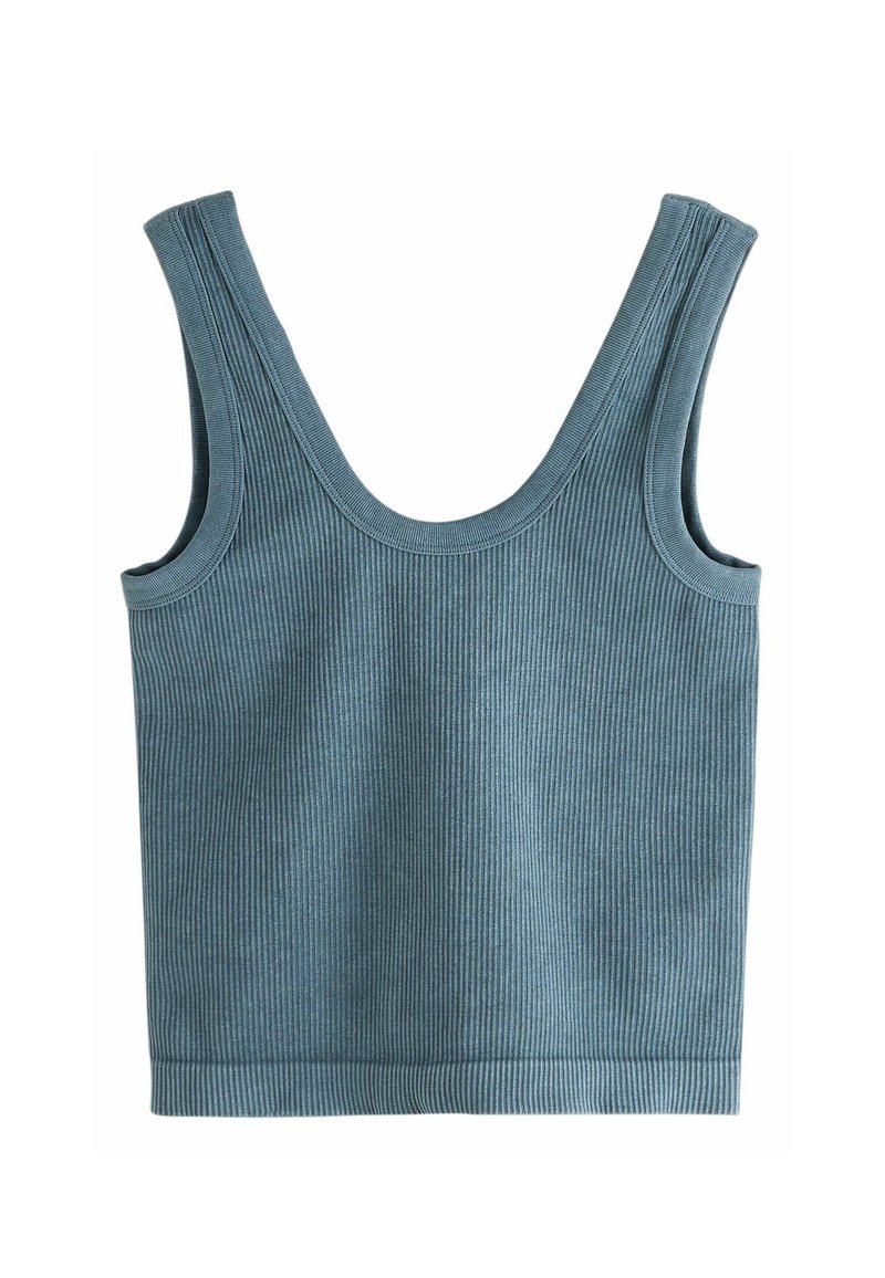 Ribidega tank top pehmest sinisest kangast. Omab laiad õlarihmad, ümarat kaelust ja keha lähedast siluetti. Ilma lisamustreid või aksessuaare.