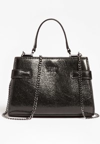 Borsa nera lucida con finitura testurizzata, doppi manici e tracolla metallica rimovibile. Presenta il dettaglio del logo sul davanti. Forma rettangolare.