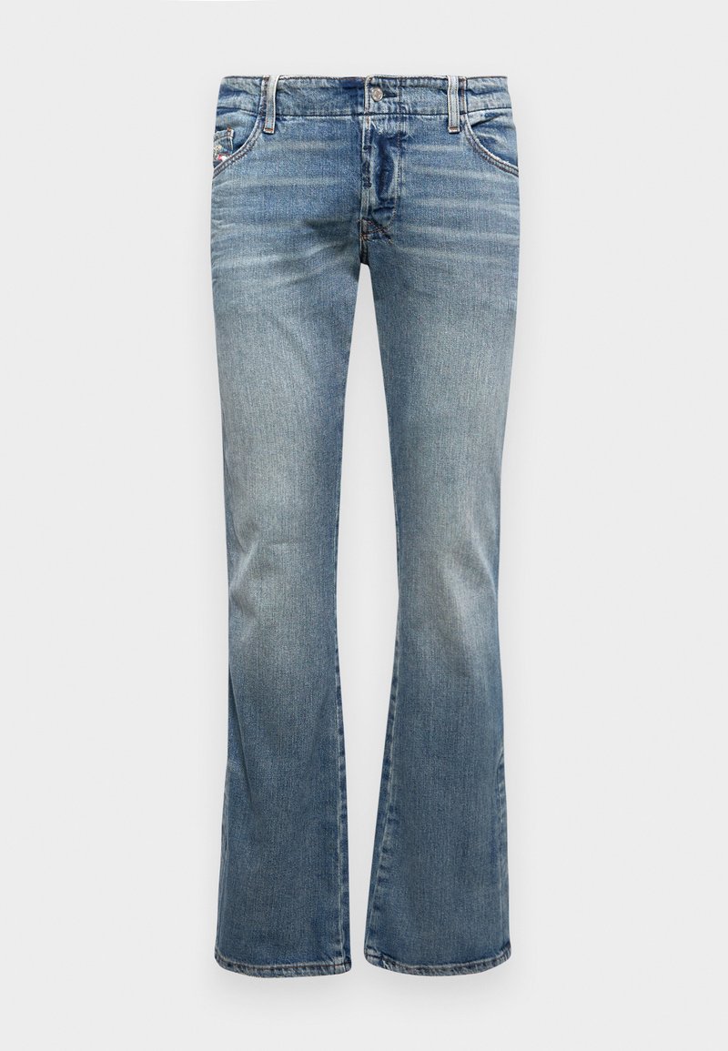 Bootcut-Jeans aus hellblauem Denim mit mittelhohem Bund, verblasstem Waschung und subtilen Stickdetails an den Fronttaschen.