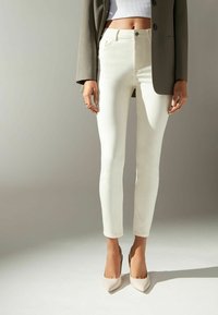 Calzedonia SOFT TOUCH, HIGH WAIST, SKINNY PUSH UP  - Vaqueros pitillo - weiß beige
