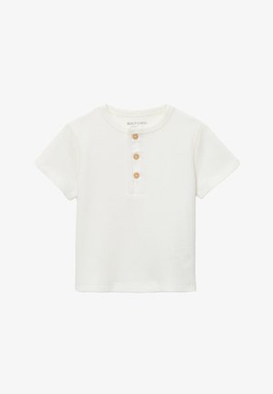 Chemise blanche texturée à manches courtes pour tout-petit avec col rond et trois boutons en bois sur la patte de boutonnage avant.