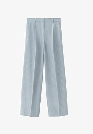 Pantalon tailleur bleu clair à fines rayures, avec passants de ceinture, poches latérales et fermeture éclair à l'avant.