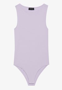 Lilla ermeløs bodysuit laget av mykt stoff med rund hals, tettsittende fasong og trykknappfeste nederst for enkel påkledning.