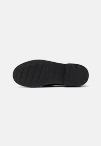 Clarks Polobotky - black