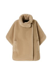 Cappotto in pelliccia sintetica beige con un colletto alto e ripiegato, spalle basse e due tasche laterali. Texture morbida e design oversize.