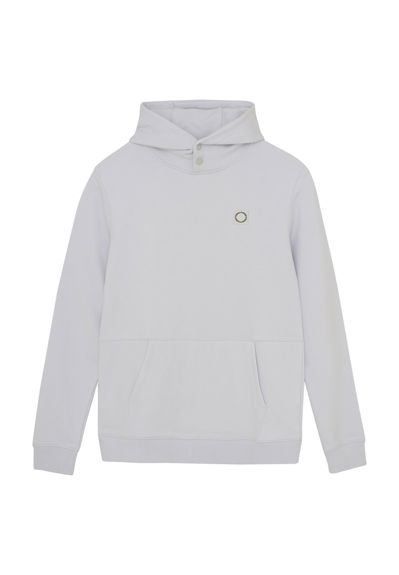 Hoodie gris clair avec une poche devant, un col à boutons et un petit logo circulaire sur la poitrine. Tissu doux et design décontracté.