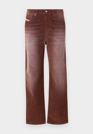 Brown denim jeans with a straight-leg design, featuring a faded effect, five pockets, and a metal button closure at the waist.