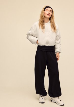 Stradivarius Winterjacke - white